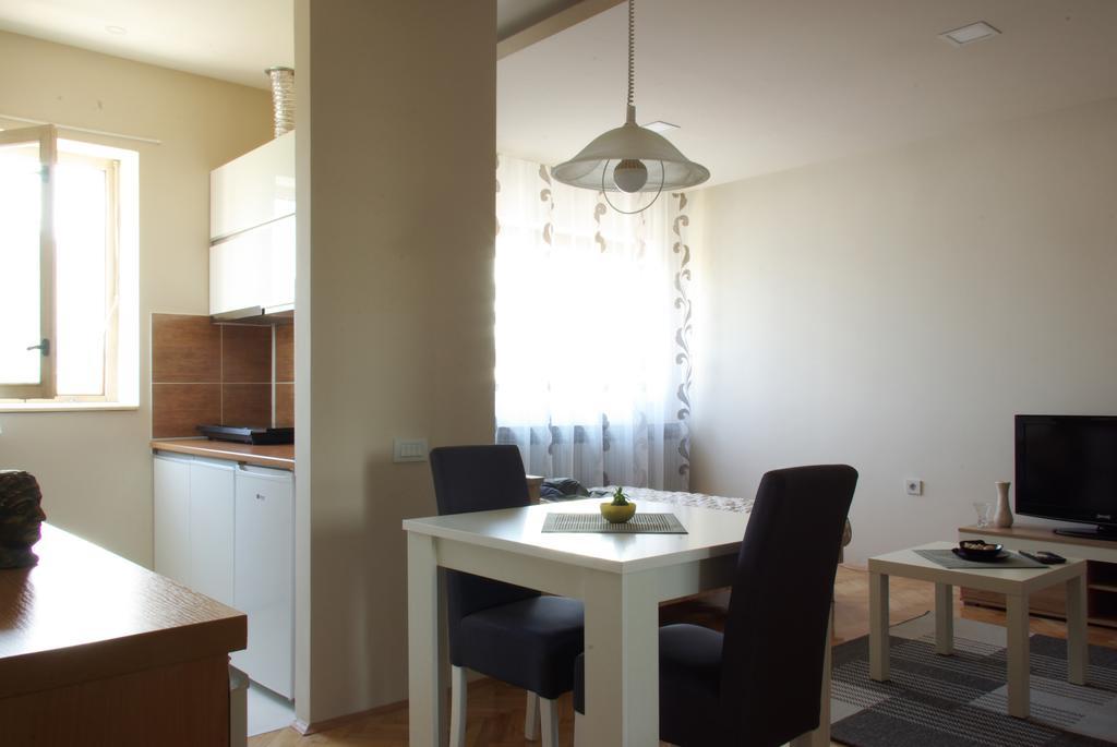 Square Studio Apartment Ниш Экстерьер фото