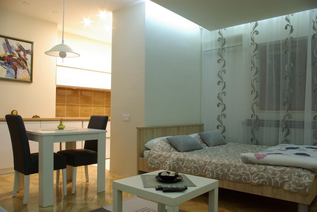 Square Studio Apartment Ниш Экстерьер фото