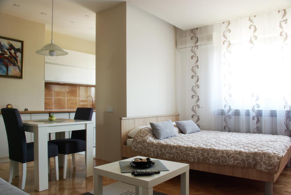 Square Studio Apartment Ниш Экстерьер фото