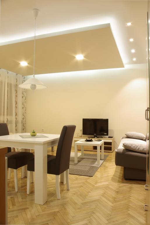 Square Studio Apartment Ниш Экстерьер фото