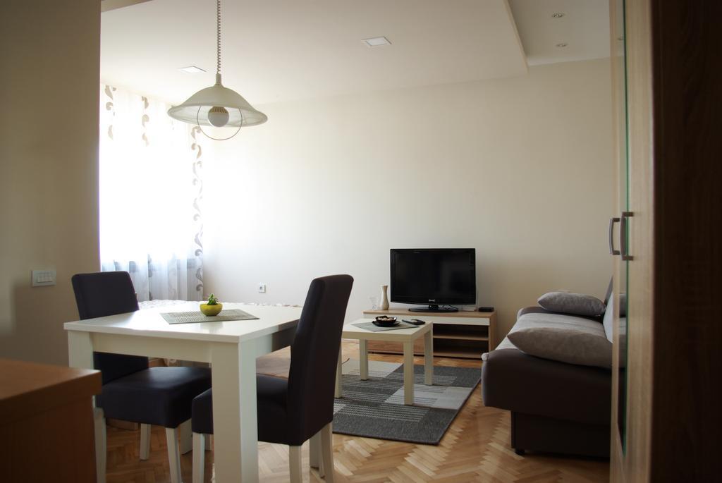 Square Studio Apartment Ниш Экстерьер фото